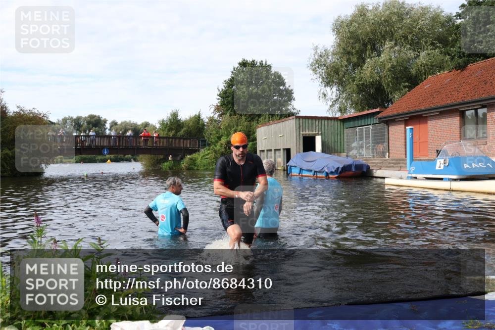 31.08.2025 - Elbe Triathlon Hamburg Luisa Fischer http://msf.ph/oto/8684310 31.08.2025 10:24:02 Schwimmen 1194, 1199 meine-sportfotos.de