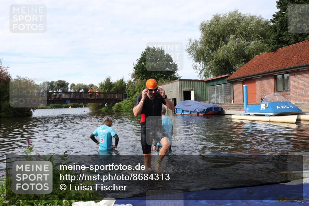 31.08.2025 - Elbe Triathlon Hamburg Luisa Fischer http://msf.ph/oto/8684313 31.08.2025 10:24:02 Schwimmen 1194, 1199 meine-sportfotos.de