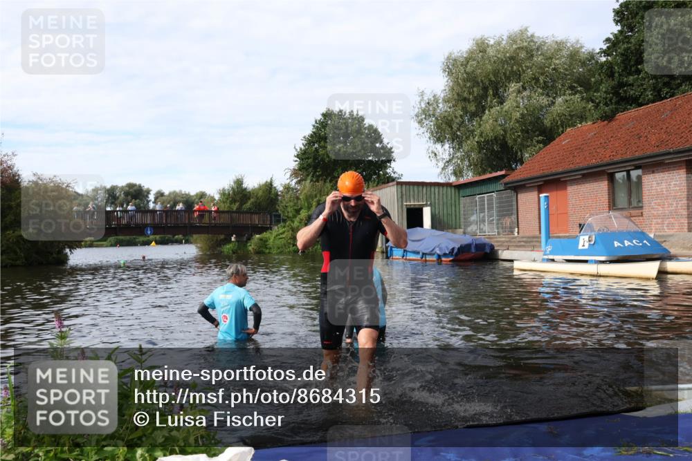 31.08.2025 - Elbe Triathlon Hamburg Luisa Fischer http://msf.ph/oto/8684315 31.08.2025 10:24:03 Schwimmen 1194, 1199 meine-sportfotos.de