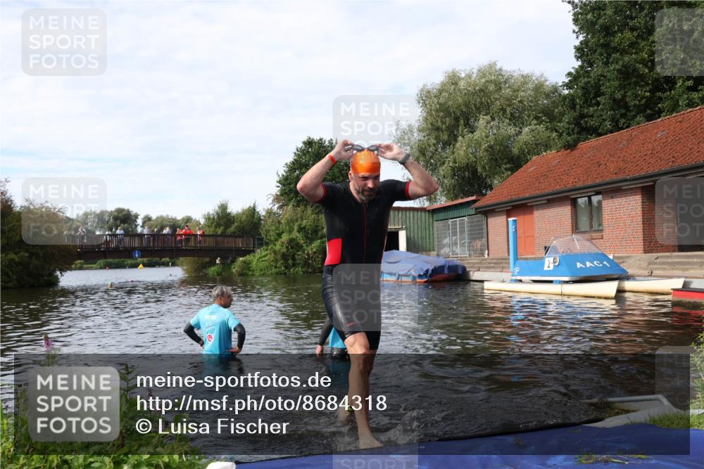 31.08.2025 - Elbe Triathlon Hamburg Luisa Fischer http://msf.ph/oto/8684318 31.08.2025 10:24:03 Schwimmen 1194, 1199 meine-sportfotos.de