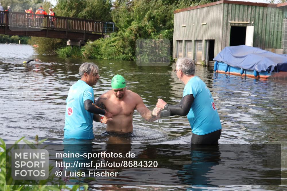 31.08.2025 - Elbe Triathlon Hamburg Luisa Fischer http://msf.ph/oto/8684320 31.08.2025 10:24:55 Schwimmen 1201 meine-sportfotos.de