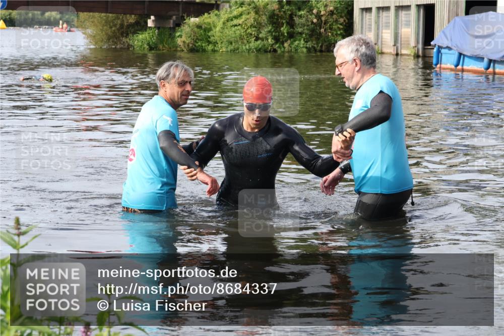 31.08.2025 - Elbe Triathlon Hamburg Luisa Fischer http://msf.ph/oto/8684337 31.08.2025 10:25:11 Schwimmen 1207 meine-sportfotos.de