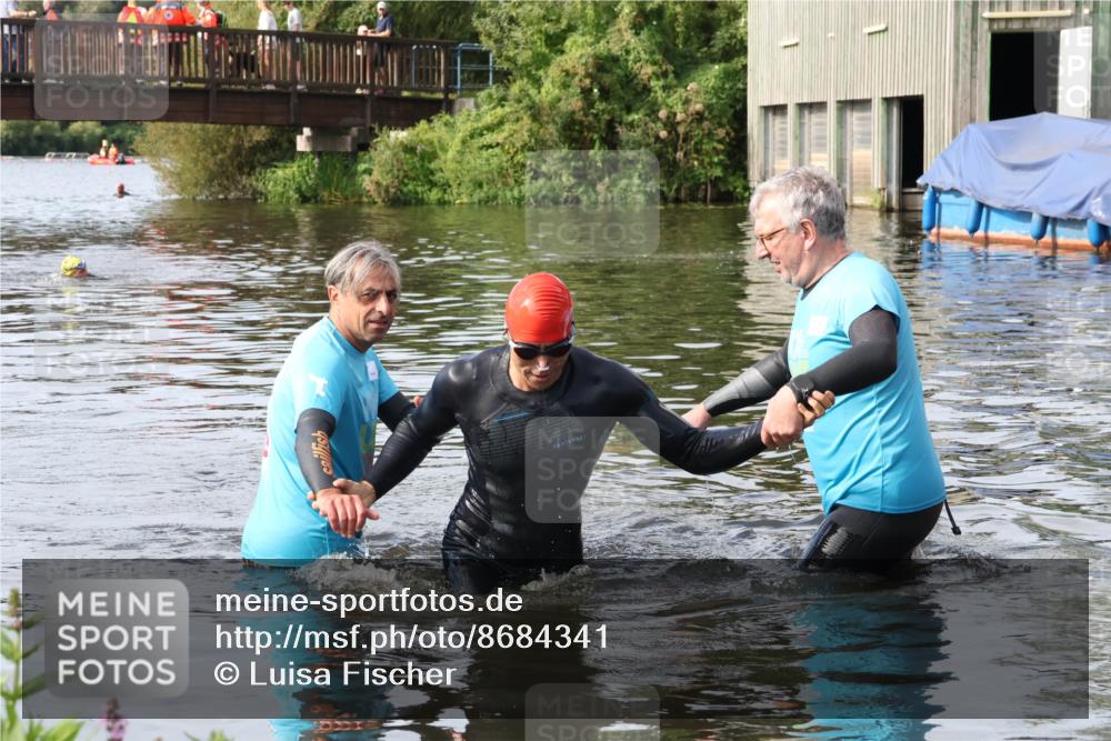 31.08.2025 - Elbe Triathlon Hamburg Luisa Fischer http://msf.ph/oto/8684341 31.08.2025 10:25:12 Schwimmen 1207 meine-sportfotos.de