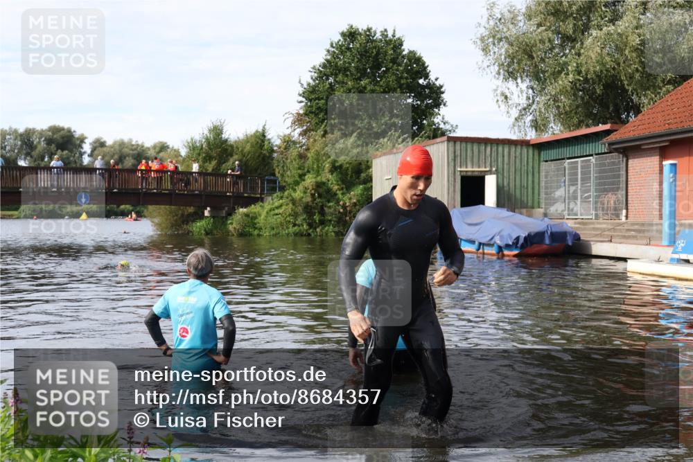 31.08.2025 - Elbe Triathlon Hamburg Luisa Fischer http://msf.ph/oto/8684357 31.08.2025 10:25:16 Schwimmen 1207 meine-sportfotos.de
