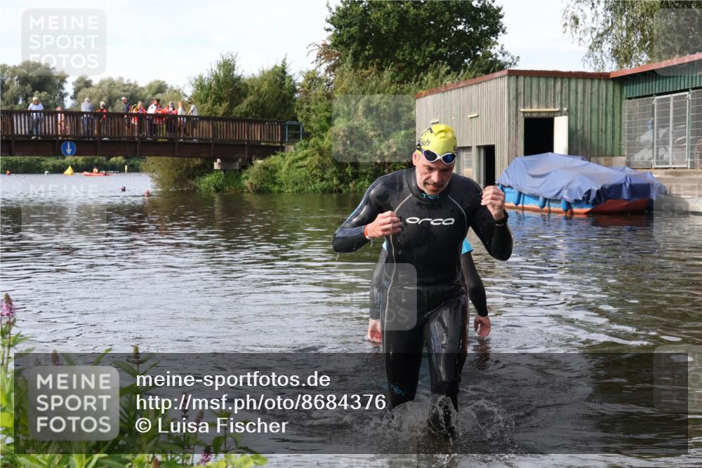 31.08.2025 - Elbe Triathlon Hamburg Luisa Fischer http://msf.ph/oto/8684376 31.08.2025 10:25:43 Schwimmen 1192 meine-sportfotos.de