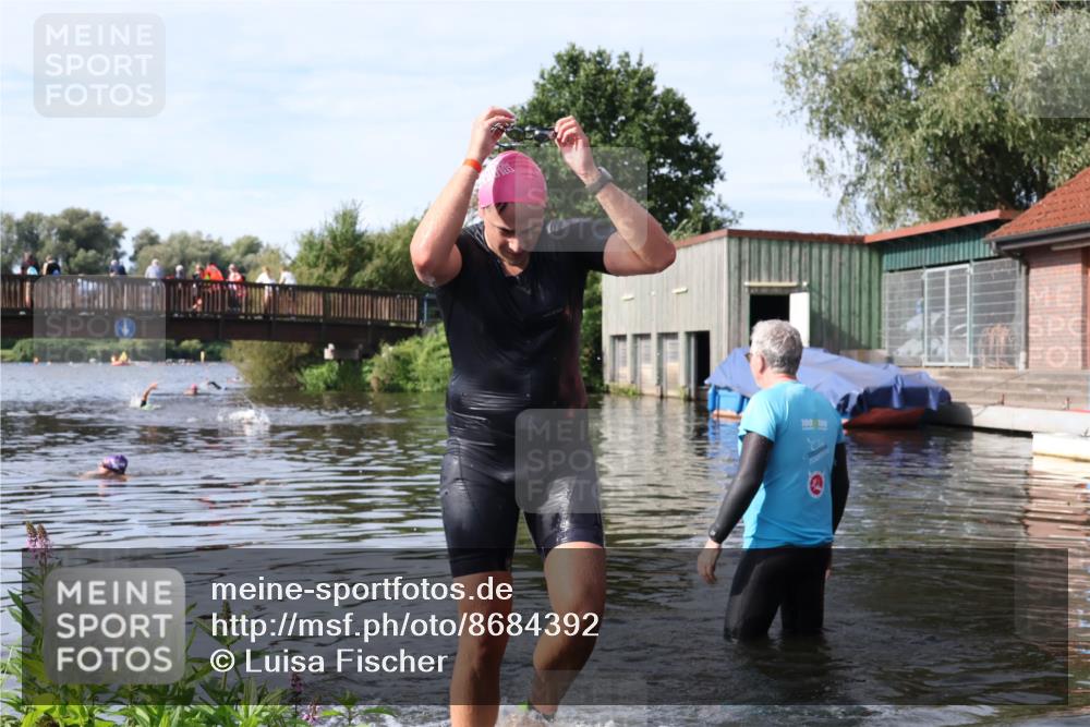 31.08.2025 - Elbe Triathlon Hamburg Luisa Fischer http://msf.ph/oto/8684392 31.08.2025 10:27:10 Schwimmen 1154 meine-sportfotos.de