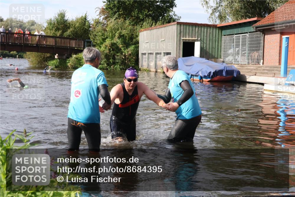 31.08.2025 - Elbe Triathlon Hamburg Luisa Fischer http://msf.ph/oto/8684395 31.08.2025 10:27:27 Schwimmen 1122, 1304 meine-sportfotos.de