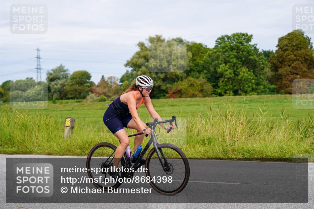 31.08.2025 - Elbe Triathlon Hamburg Michael Burmester http://msf.ph/oto/8684398 31.08.2025 11:20:20 Radfahren 1536, 1571, 1586 meine-sportfotos.de