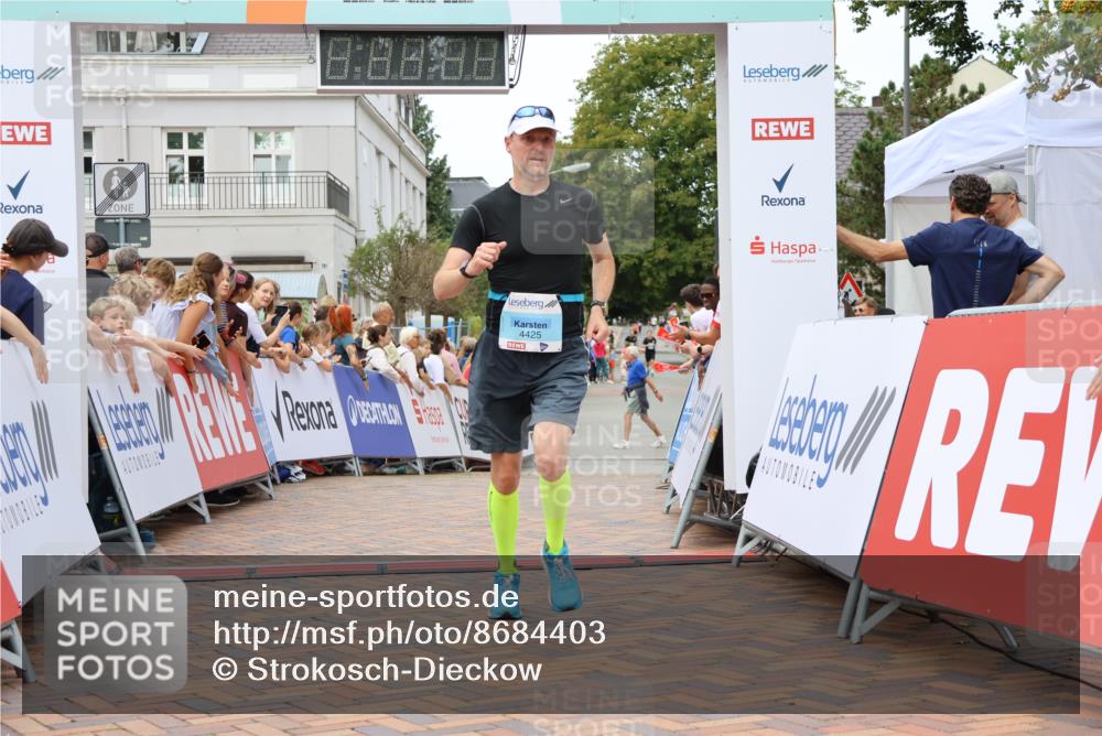 31.08.2025 - 21. Blankeneser Heldenlauf Strokosch-Dieckow http://msf.ph/oto/8684403 31.08.2025 12:02:46 Ziel 5376, 4288, 4425 meine-sportfotos.de