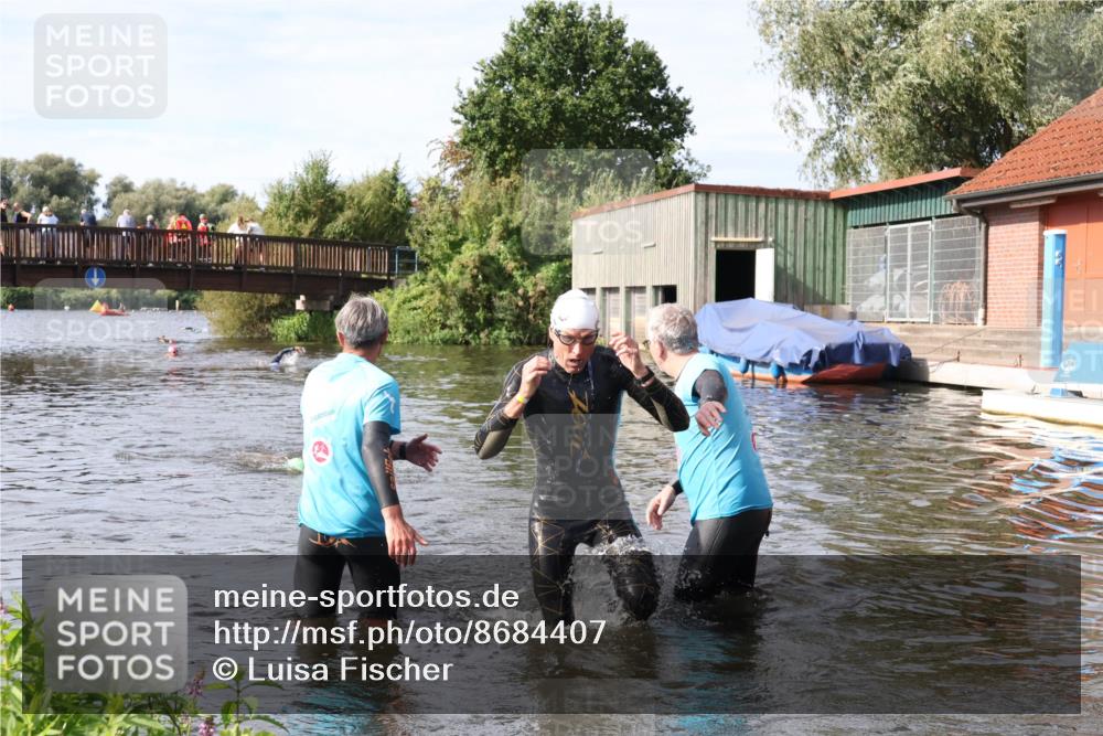 31.08.2025 - Elbe Triathlon Hamburg Luisa Fischer http://msf.ph/oto/8684407 31.08.2025 10:27:34 Schwimmen 1122, 1291, 1304 meine-sportfotos.de