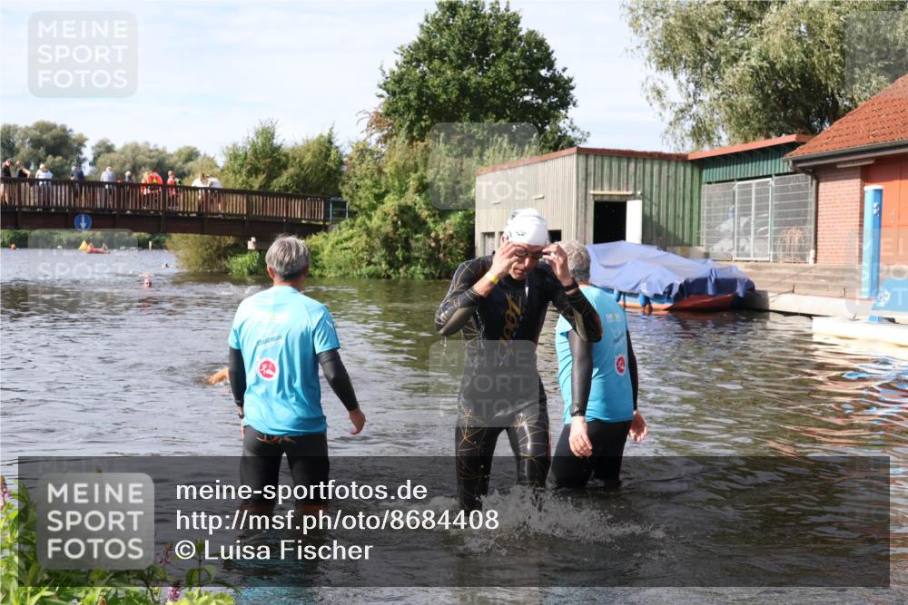 31.08.2025 - Elbe Triathlon Hamburg Luisa Fischer http://msf.ph/oto/8684408 31.08.2025 10:27:34 Schwimmen 1122, 1291, 1304 meine-sportfotos.de