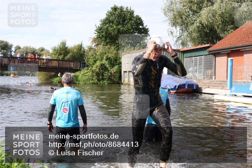 31.08.2025 - Elbe Triathlon Hamburg Luisa Fischer http://msf.ph/oto/8684413 31.08.2025 10:27:35 Schwimmen 1122, 1291, 1304 meine-sportfotos.de