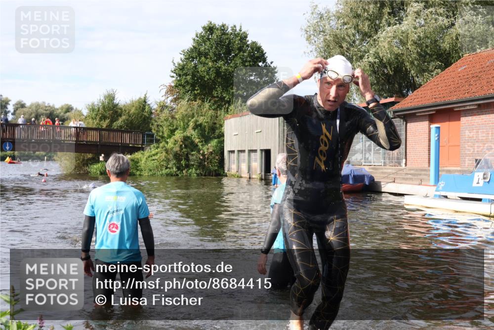 31.08.2025 - Elbe Triathlon Hamburg Luisa Fischer http://msf.ph/oto/8684415 31.08.2025 10:27:35 Schwimmen 1122, 1291, 1304 meine-sportfotos.de