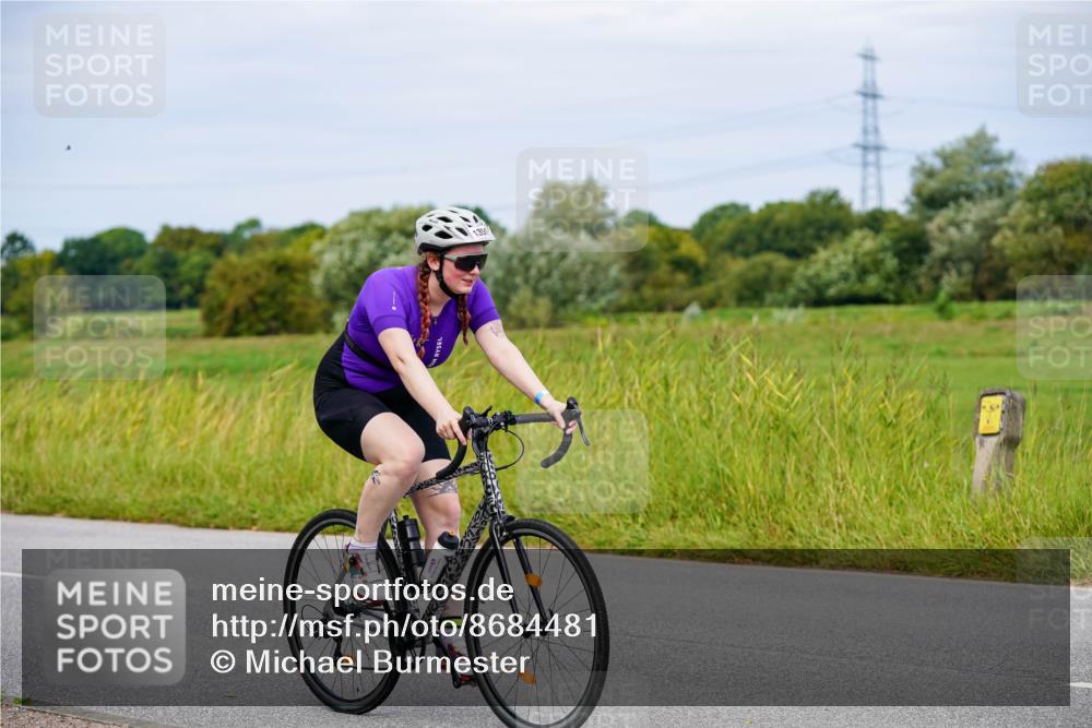 31.08.2025 - Elbe Triathlon Hamburg Michael Burmester http://msf.ph/oto/8684481 31.08.2025 11:21:01 Radfahren 1359, 1360, 1464 meine-sportfotos.de