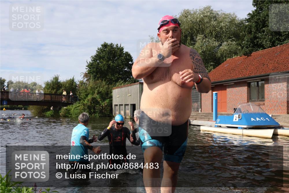 31.08.2025 - Elbe Triathlon Hamburg Luisa Fischer http://msf.ph/oto/8684483 31.08.2025 10:28:43 Schwimmen 1172, 1272 meine-sportfotos.de