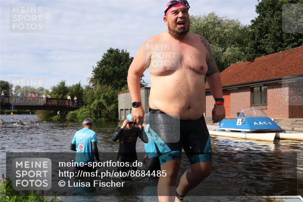 31.08.2025 - Elbe Triathlon Hamburg Luisa Fischer http://msf.ph/oto/8684485 31.08.2025 10:28:43 Schwimmen 1172, 1272 meine-sportfotos.de