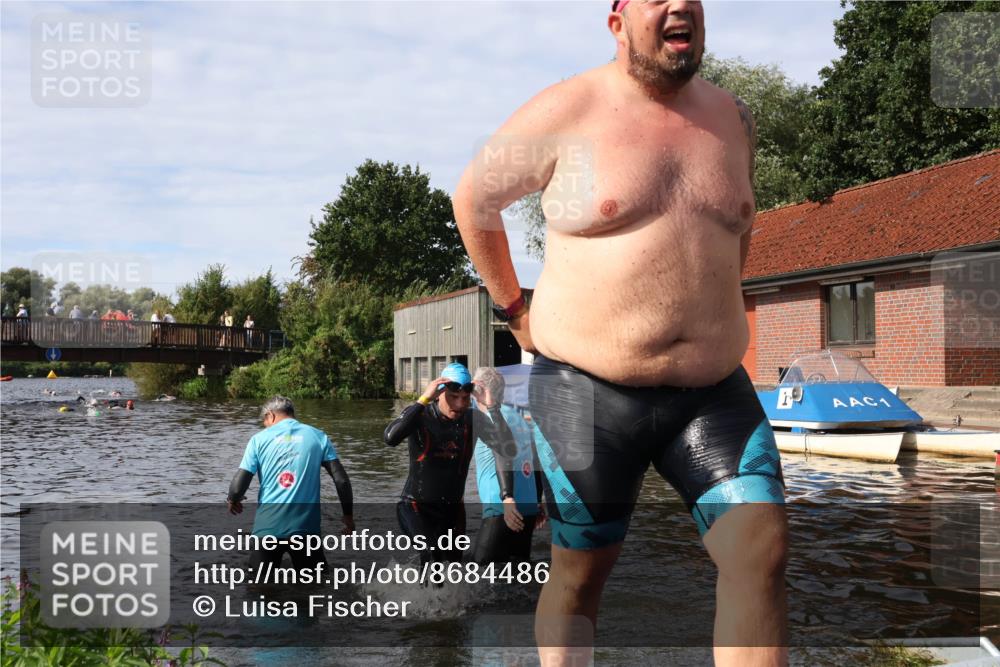 31.08.2025 - Elbe Triathlon Hamburg Luisa Fischer http://msf.ph/oto/8684486 31.08.2025 10:28:43 Schwimmen 1172, 1272 meine-sportfotos.de
