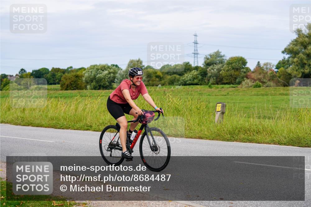 31.08.2025 - Elbe Triathlon Hamburg Michael Burmester http://msf.ph/oto/8684487 31.08.2025 11:21:02 Radfahren 1359, 1360, 1464 meine-sportfotos.de
