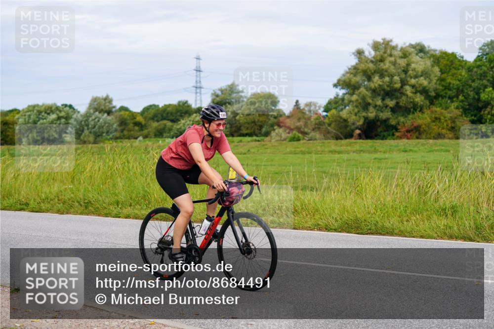 31.08.2025 - Elbe Triathlon Hamburg Michael Burmester http://msf.ph/oto/8684491 31.08.2025 11:21:02 Radfahren 1359, 1360, 1464 meine-sportfotos.de