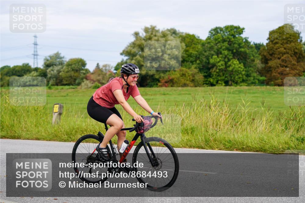 31.08.2025 - Elbe Triathlon Hamburg Michael Burmester http://msf.ph/oto/8684493 31.08.2025 11:21:03 Radfahren 1359, 1360, 1464, 1552 meine-sportfotos.de