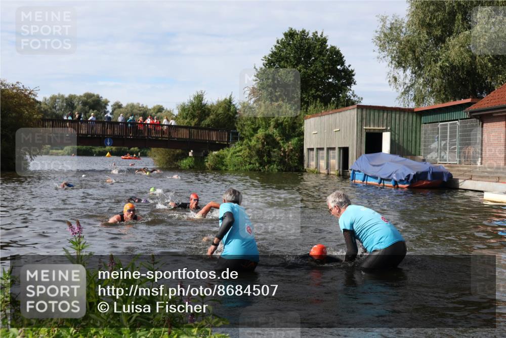 31.08.2025 - Elbe Triathlon Hamburg Luisa Fischer http://msf.ph/oto/8684507 31.08.2025 10:29:17 Schwimmen 1161, 1258, 1298 meine-sportfotos.de