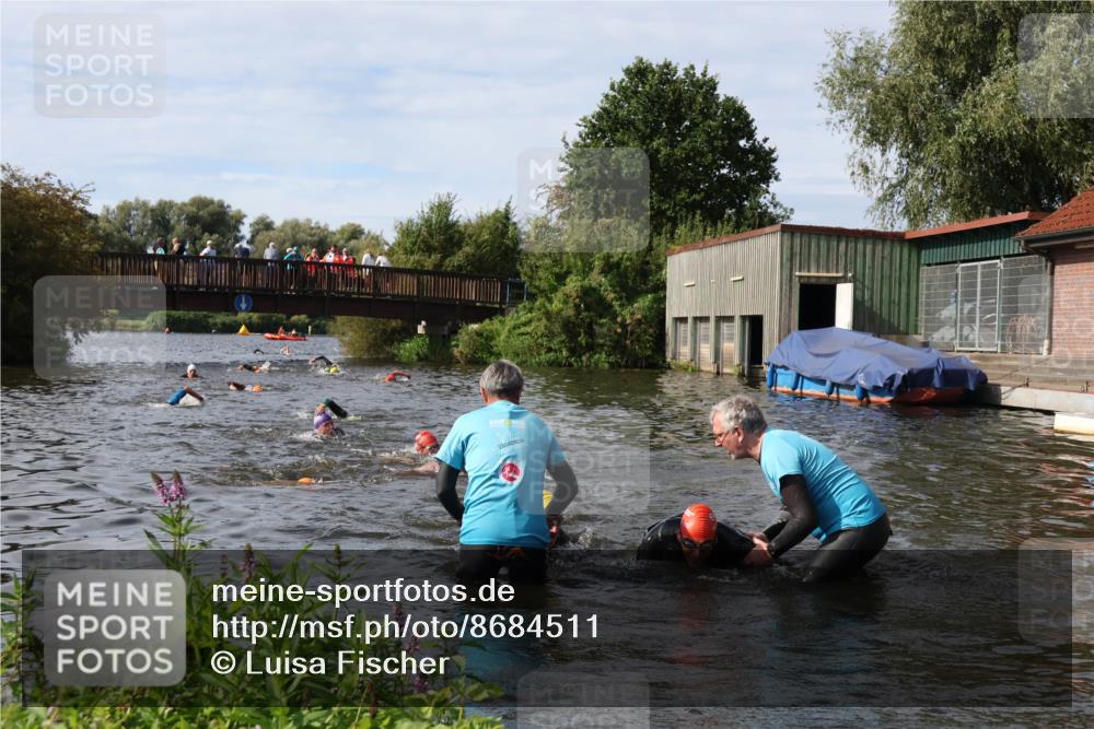 31.08.2025 - Elbe Triathlon Hamburg Luisa Fischer http://msf.ph/oto/8684511 31.08.2025 10:29:18 Schwimmen 1161, 1258, 1298 meine-sportfotos.de