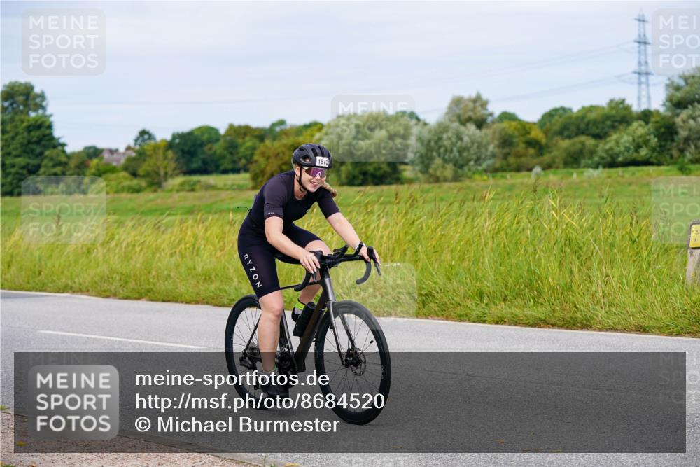 31.08.2025 - Elbe Triathlon Hamburg Michael Burmester http://msf.ph/oto/8684520 31.08.2025 11:21:43 Radfahren 1549, 1573 meine-sportfotos.de
