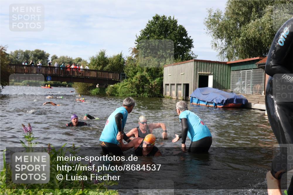 31.08.2025 - Elbe Triathlon Hamburg Luisa Fischer http://msf.ph/oto/8684537 31.08.2025 10:29:23 Schwimmen 1161, 1248, 1286, 1298 meine-sportfotos.de