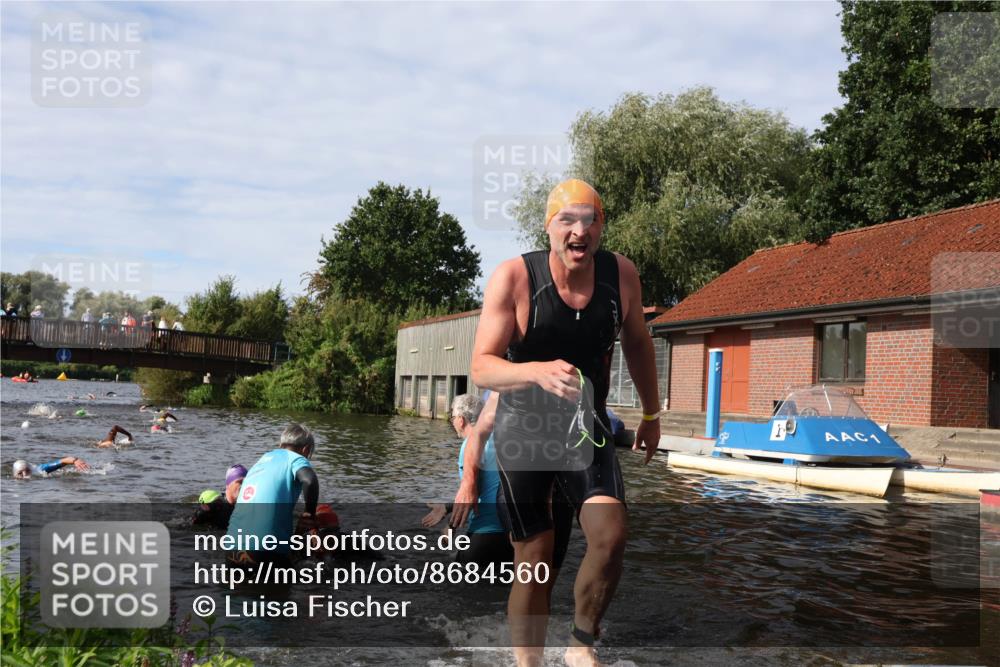 31.08.2025 - Elbe Triathlon Hamburg Luisa Fischer http://msf.ph/oto/8684560 31.08.2025 10:29:28 Schwimmen 772, 1248, 1274, 1286, 1301 meine-sportfotos.de
