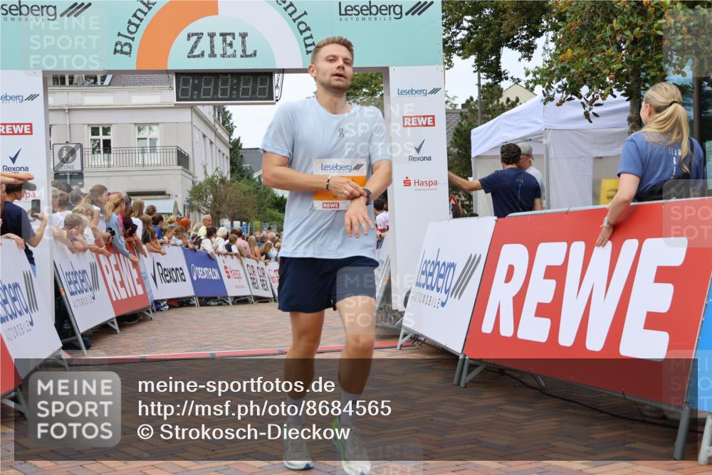 31.08.2025 - 21. Blankeneser Heldenlauf Strokosch-Dieckow http://msf.ph/oto/8684565 31.08.2025 12:02:19 Ziel 5472, 5703, 4029 meine-sportfotos.de