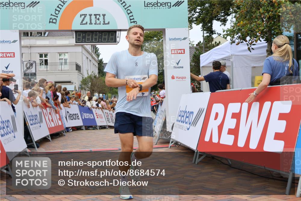 31.08.2025 - 21. Blankeneser Heldenlauf Strokosch-Dieckow http://msf.ph/oto/8684574 31.08.2025 12:02:19 Ziel 5472, 5703, 4029 meine-sportfotos.de