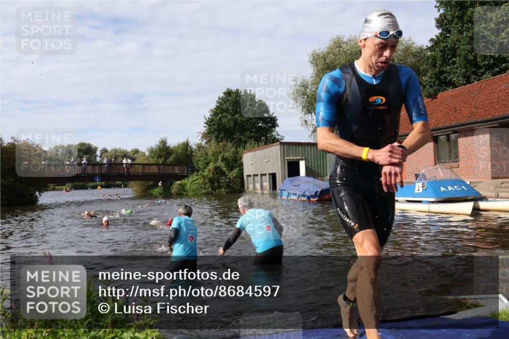 31.08.2025 - Elbe Triathlon Hamburg Luisa Fischer http://msf.ph/oto/8684597 31.08.2025 10:29:40 Schwimmen 772, 1265, 1274, 1297 meine-sportfotos.de