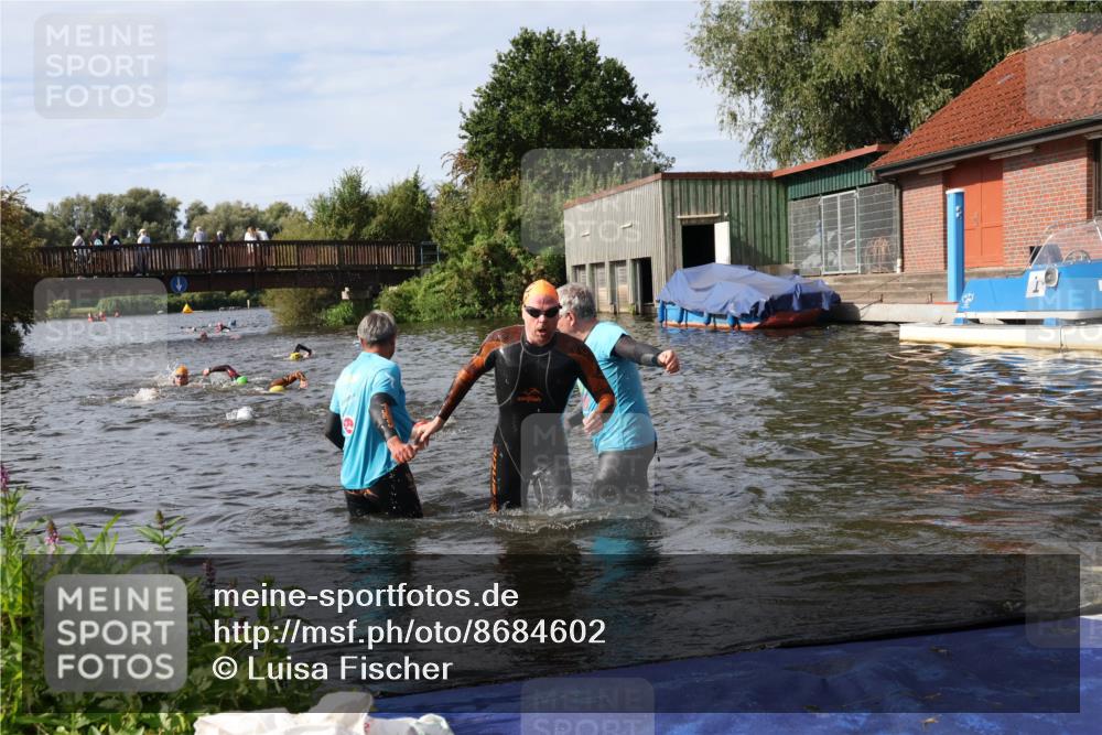 31.08.2025 - Elbe Triathlon Hamburg Luisa Fischer http://msf.ph/oto/8684602 31.08.2025 10:29:43 Schwimmen 1265, 1281, 1297 meine-sportfotos.de