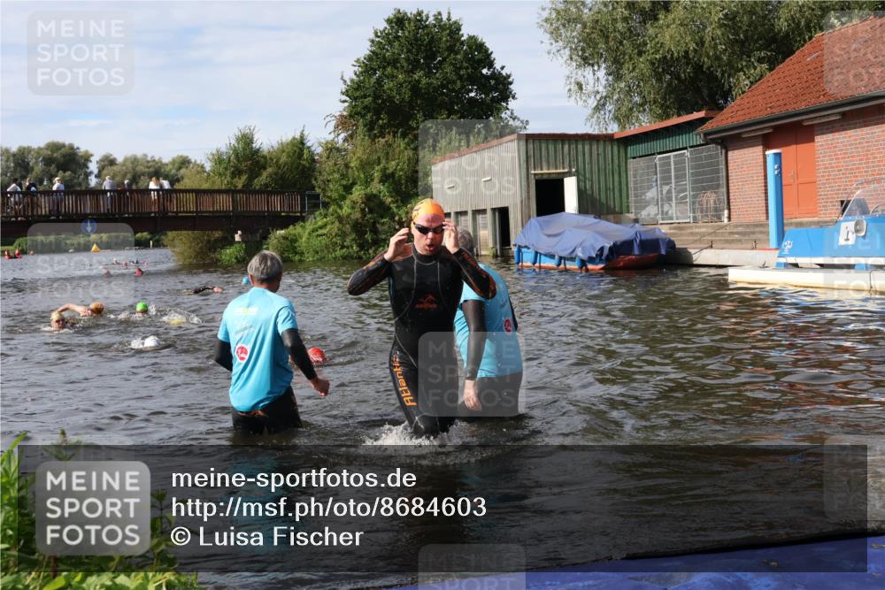 31.08.2025 - Elbe Triathlon Hamburg Luisa Fischer http://msf.ph/oto/8684603 31.08.2025 10:29:44 Schwimmen 1281, 1297 meine-sportfotos.de