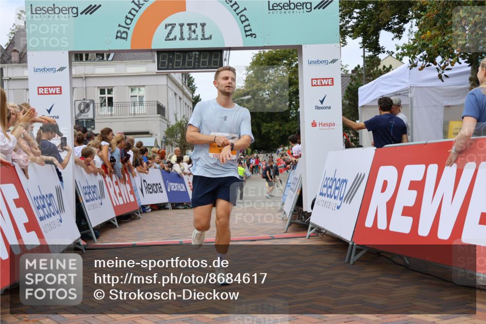 31.08.2025 - 21. Blankeneser Heldenlauf Strokosch-Dieckow http://msf.ph/oto/8684617 31.08.2025 12:02:18 Ziel 5472, 5703, 4029 meine-sportfotos.de