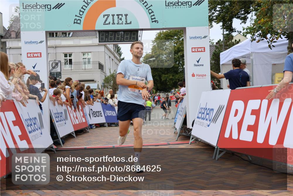 31.08.2025 - 21. Blankeneser Heldenlauf Strokosch-Dieckow http://msf.ph/oto/8684625 31.08.2025 12:02:18 Ziel 5472, 5703, 4029 meine-sportfotos.de