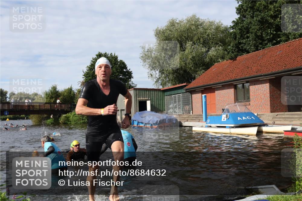 31.08.2025 - Elbe Triathlon Hamburg Luisa Fischer http://msf.ph/oto/8684632 31.08.2025 10:29:55 Schwimmen 1255, 1273, 1281, 1312, 1323 meine-sportfotos.de