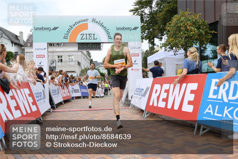 31.08.2025 - 21. Blankeneser Heldenlauf Strokosch-Dieckow http://msf.ph/oto/8684639 31.08.2025 12:02:17 Ziel 5472, 5703, 4029 meine-sportfotos.de