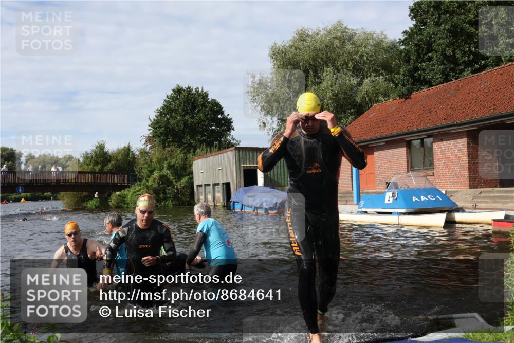 31.08.2025 - Elbe Triathlon Hamburg Luisa Fischer http://msf.ph/oto/8684641 31.08.2025 10:30:00 Schwimmen 1255, 1273, 1303, 1323 meine-sportfotos.de