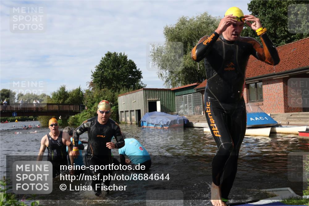 31.08.2025 - Elbe Triathlon Hamburg Luisa Fischer http://msf.ph/oto/8684644 31.08.2025 10:30:00 Schwimmen 1255, 1273, 1303, 1323 meine-sportfotos.de