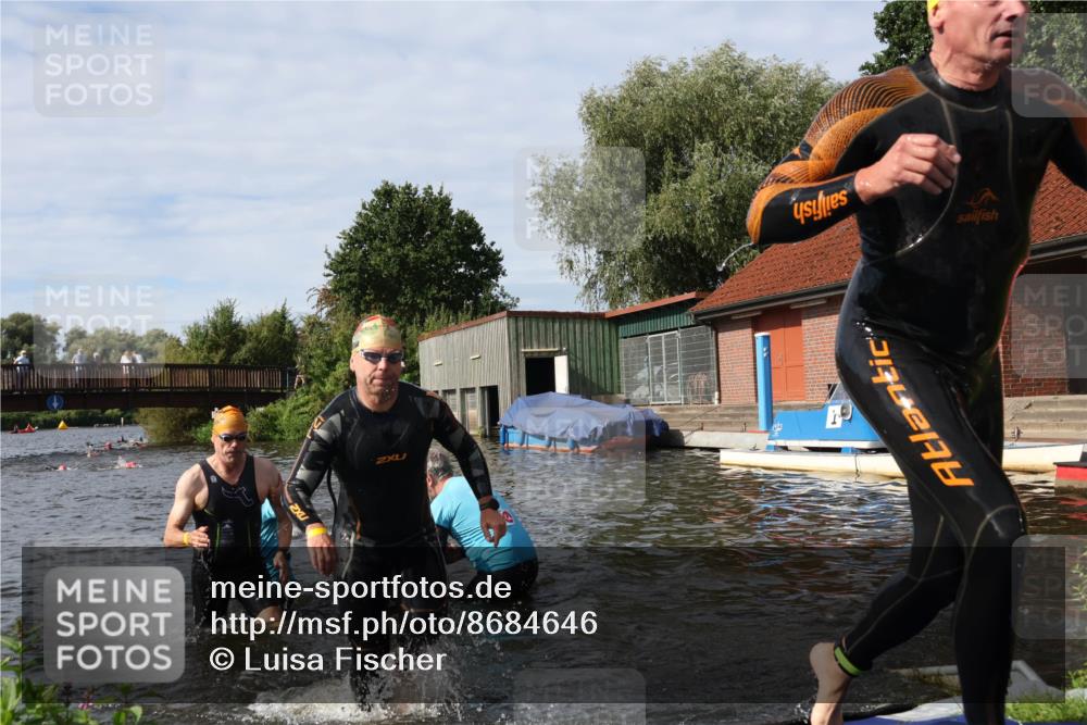 31.08.2025 - Elbe Triathlon Hamburg Luisa Fischer http://msf.ph/oto/8684646 31.08.2025 10:30:01 Schwimmen 1255, 1273, 1303, 1323 meine-sportfotos.de