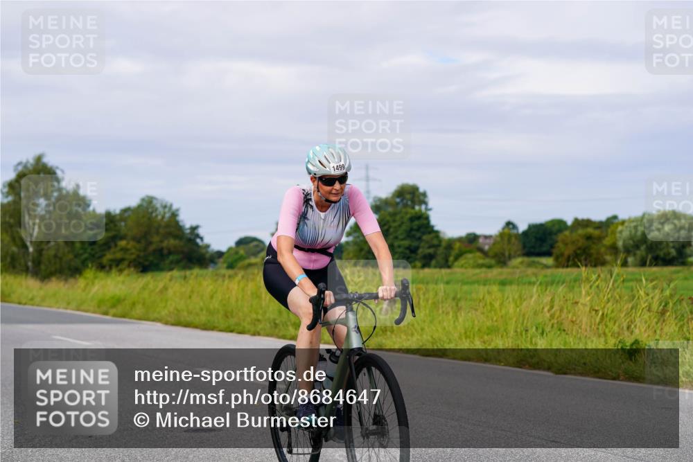 31.08.2025 - Elbe Triathlon Hamburg Michael Burmester http://msf.ph/oto/8684647 31.08.2025 11:22:47 Radfahren 1499, 1557, 1559 meine-sportfotos.de