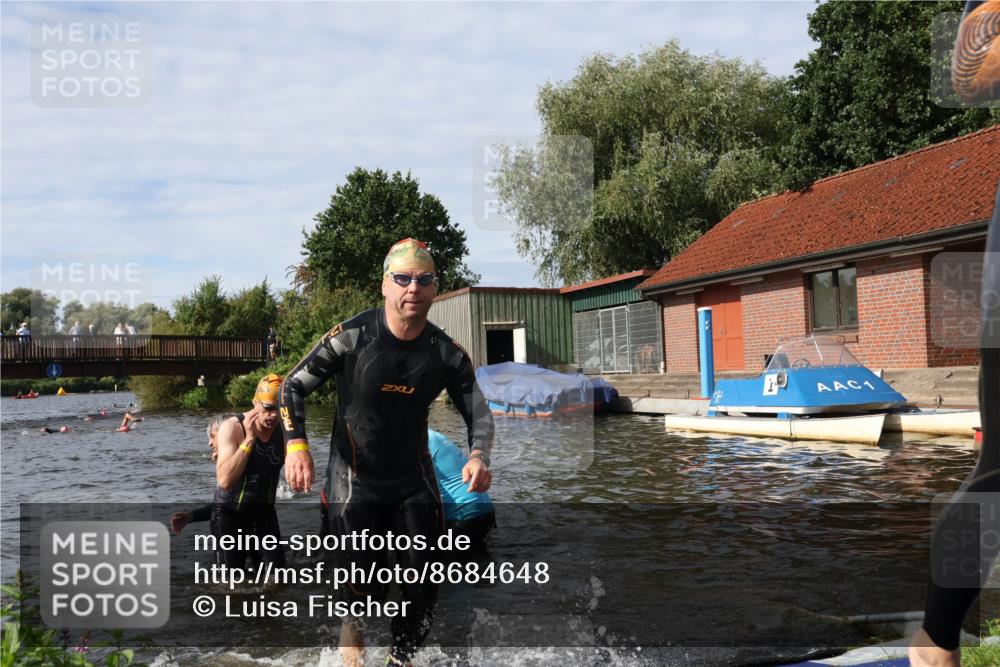 31.08.2025 - Elbe Triathlon Hamburg Luisa Fischer http://msf.ph/oto/8684648 31.08.2025 10:30:01 Schwimmen 1255, 1273, 1303, 1323 meine-sportfotos.de