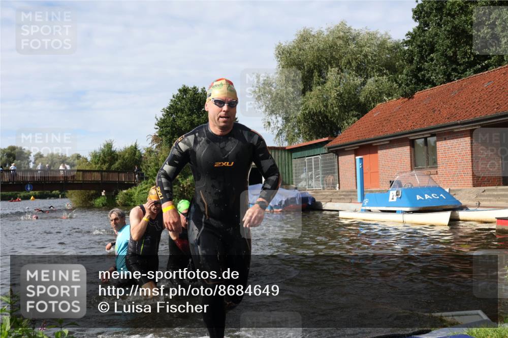 31.08.2025 - Elbe Triathlon Hamburg Luisa Fischer http://msf.ph/oto/8684649 31.08.2025 10:30:01 Schwimmen 1255, 1273, 1303, 1323 meine-sportfotos.de
