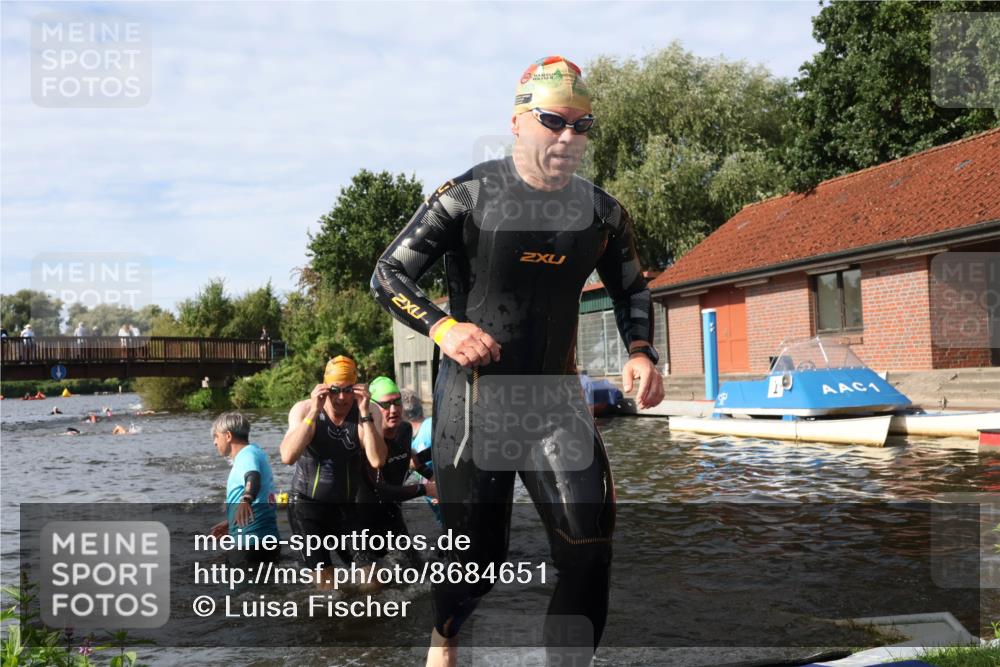 31.08.2025 - Elbe Triathlon Hamburg Luisa Fischer http://msf.ph/oto/8684651 31.08.2025 10:30:02 Schwimmen 1255, 1273, 1303, 1323 meine-sportfotos.de
