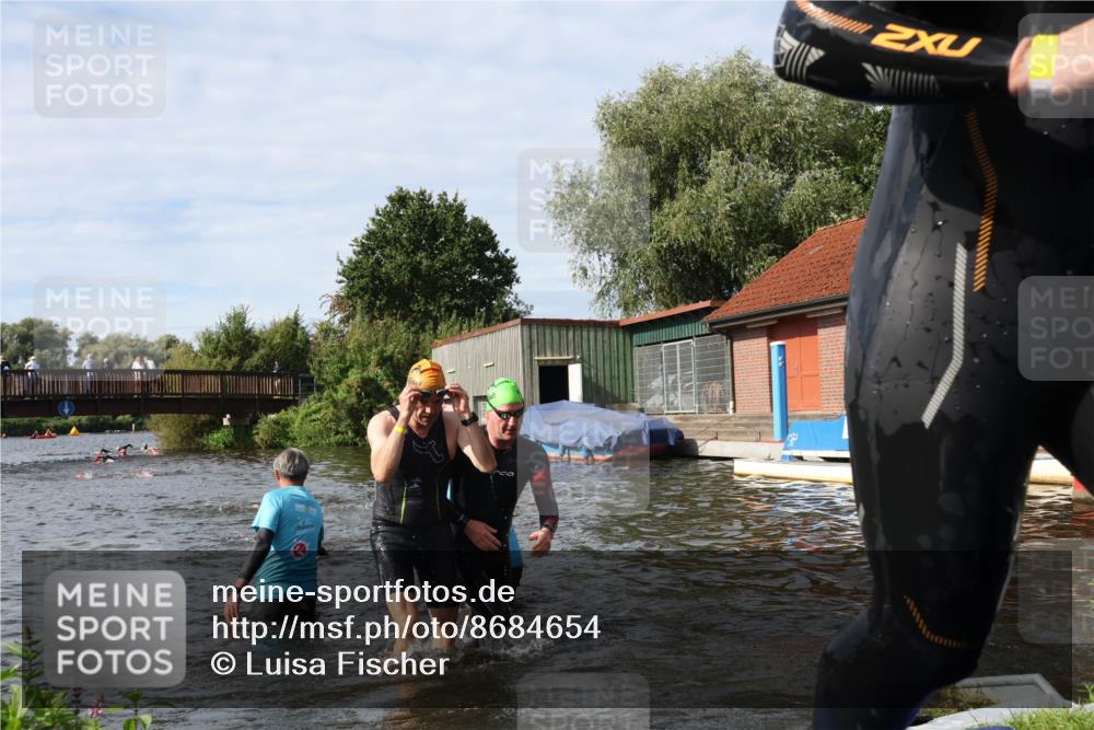31.08.2025 - Elbe Triathlon Hamburg Luisa Fischer http://msf.ph/oto/8684654 31.08.2025 10:30:02 Schwimmen 1255, 1273, 1303, 1323 meine-sportfotos.de