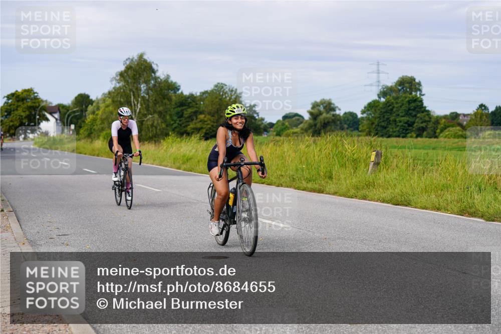 31.08.2025 - Elbe Triathlon Hamburg Michael Burmester http://msf.ph/oto/8684655 31.08.2025 11:22:51 Radfahren 1545, 1557, 1559 meine-sportfotos.de