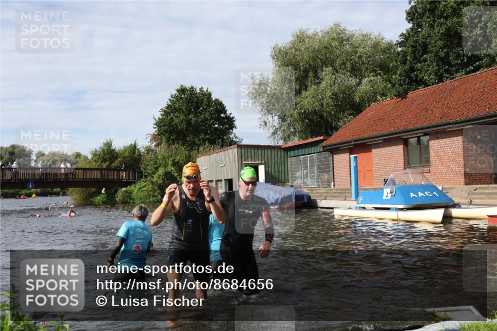 31.08.2025 - Elbe Triathlon Hamburg Luisa Fischer http://msf.ph/oto/8684656 31.08.2025 10:30:03 Schwimmen 1255, 1273, 1303, 1323 meine-sportfotos.de