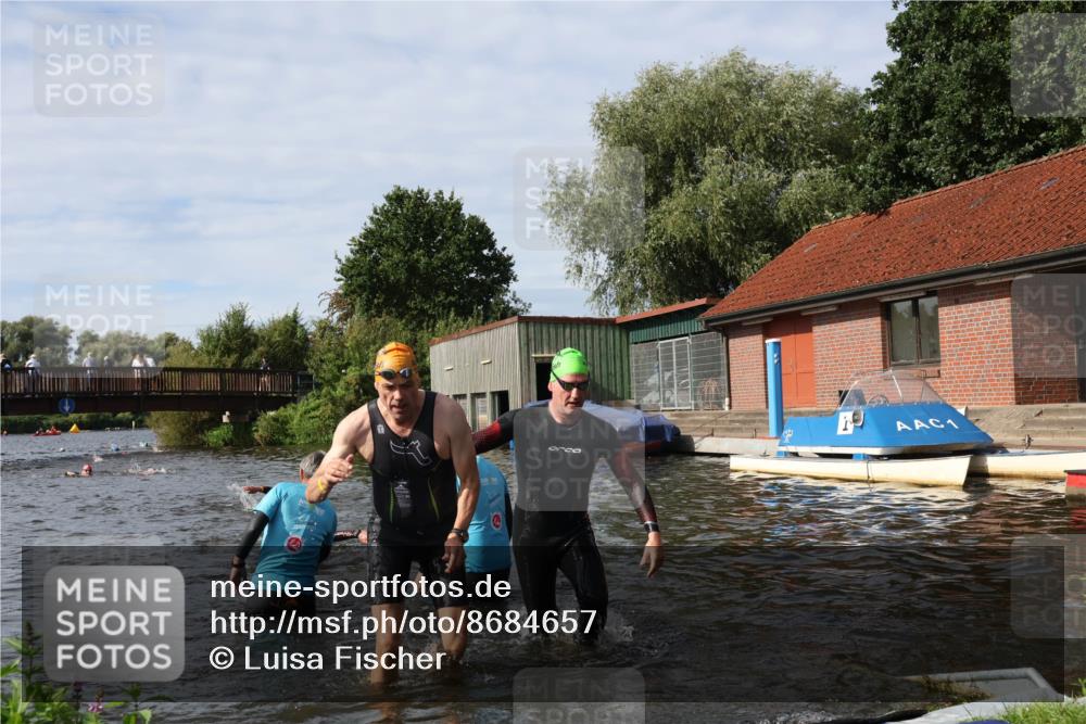 31.08.2025 - Elbe Triathlon Hamburg Luisa Fischer http://msf.ph/oto/8684657 31.08.2025 10:30:03 Schwimmen 1255, 1273, 1303, 1323 meine-sportfotos.de