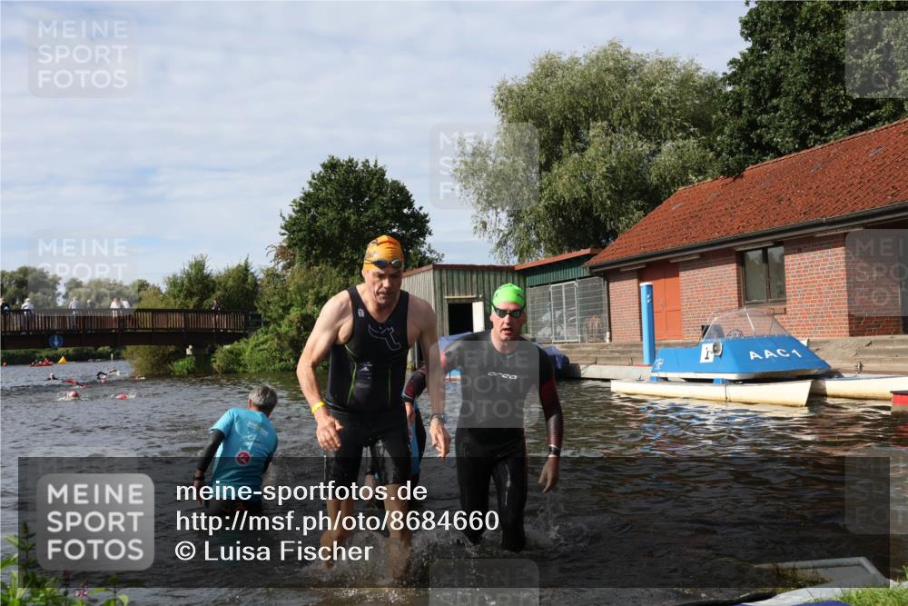 31.08.2025 - Elbe Triathlon Hamburg Luisa Fischer http://msf.ph/oto/8684660 31.08.2025 10:30:03 Schwimmen 1255, 1273, 1303, 1323 meine-sportfotos.de
